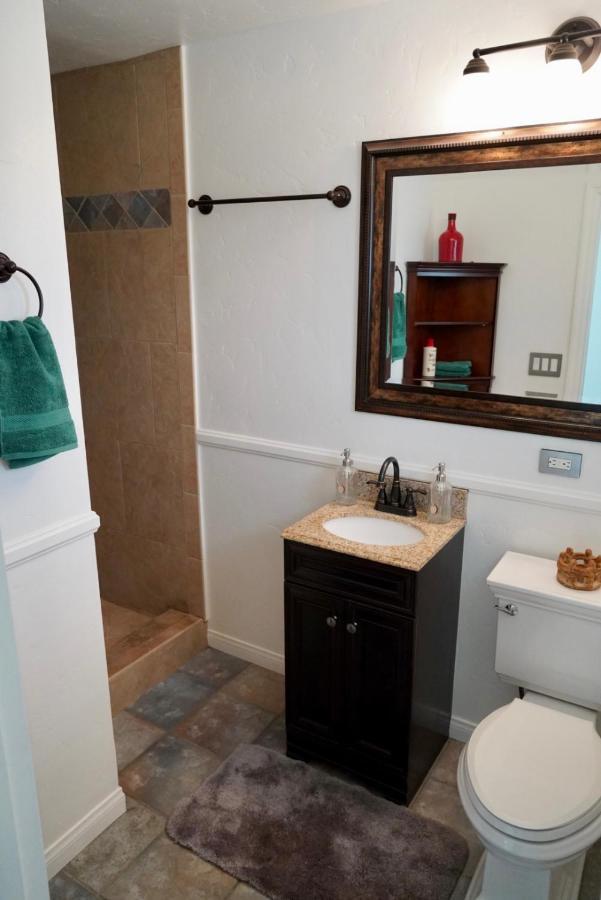 Cozy Family Hideaway, Sleeps 8, 4 Tv'S Yard, Shops Villa Simi Valley Exteriör bild