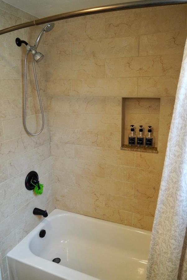 Cozy Family Hideaway, Sleeps 8, 4 Tv'S Yard, Shops Villa Simi Valley Exteriör bild