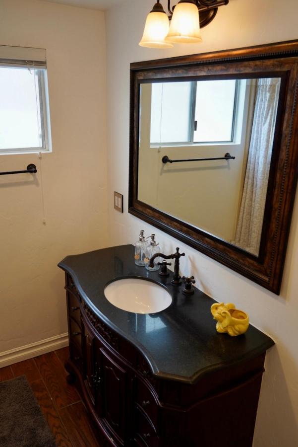 Cozy Family Hideaway, Sleeps 8, 4 Tv'S Yard, Shops Villa Simi Valley Exteriör bild