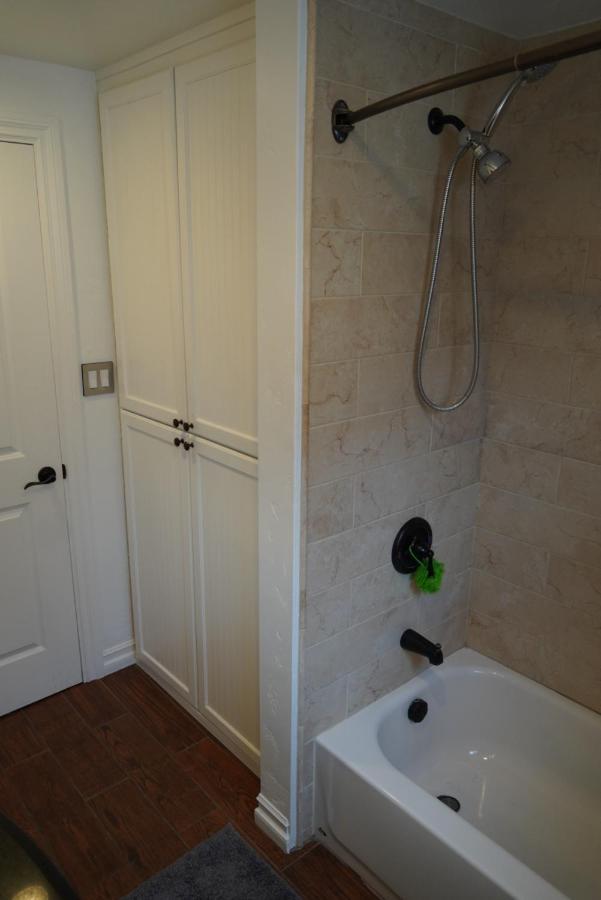 Cozy Family Hideaway, Sleeps 8, 4 Tv'S Yard, Shops Villa Simi Valley Exteriör bild